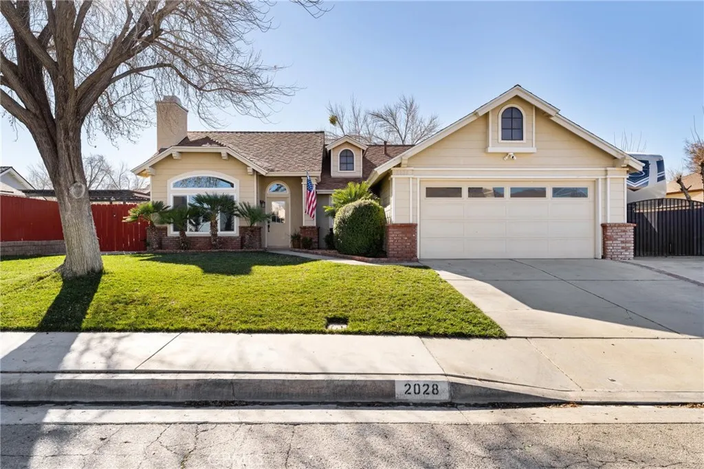 2028 W Avenue K10, Lancaster, California 93536 home-pic-1