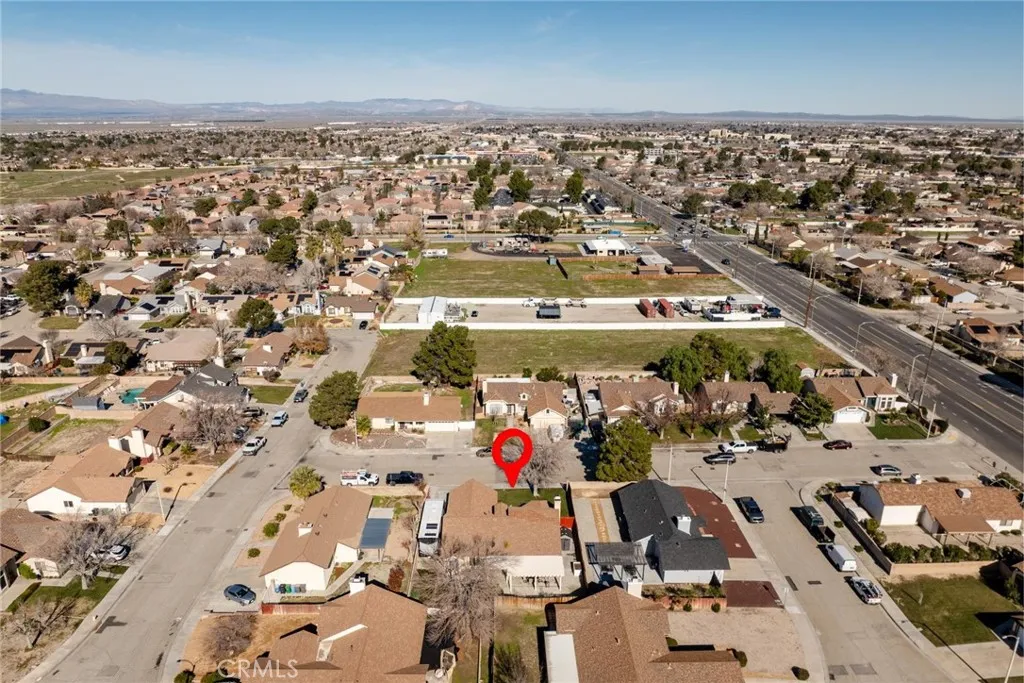 2028 W Avenue K10, Lancaster, California 93536 home-pic-24
