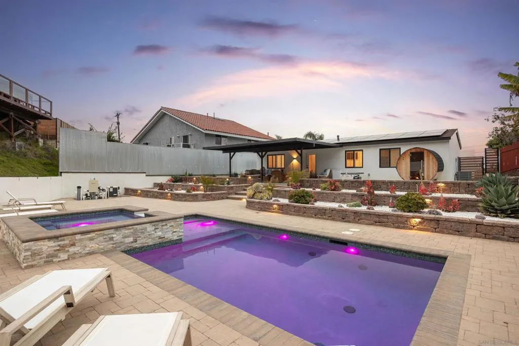3011 Lloyd St, San Diego, California 92117 home-pic-1