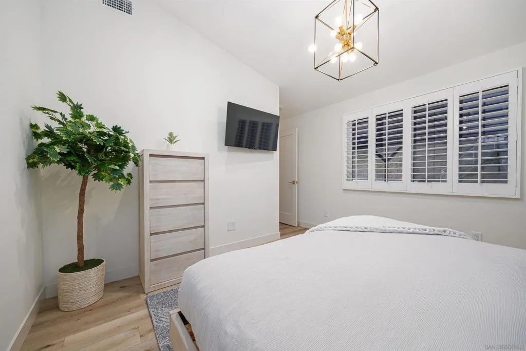 3011 Lloyd St, San Diego, California 92117 home-pic-20
