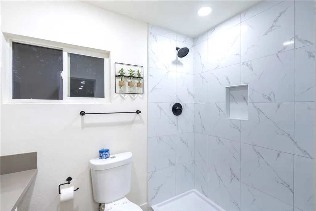 2744 Valencia, San Bernardino, California 92404 home-pic-18