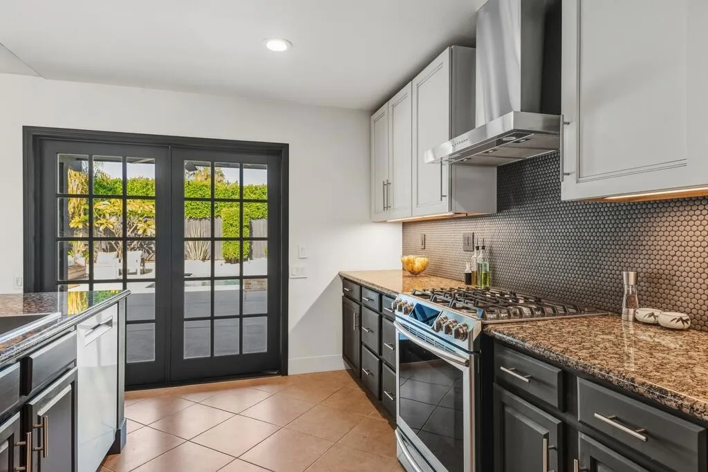 1056 E Vista Chino, Palm Springs, California 92262 home-pic-12
