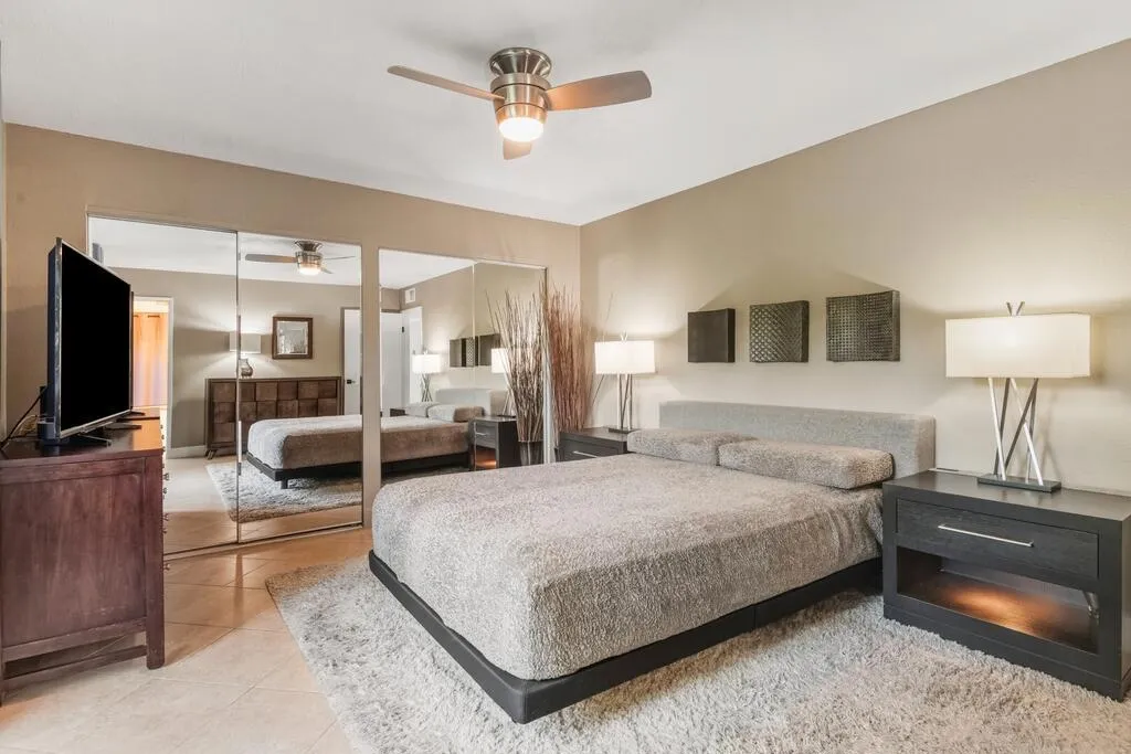 1056 E Vista Chino, Palm Springs, California 92262 home-pic-15