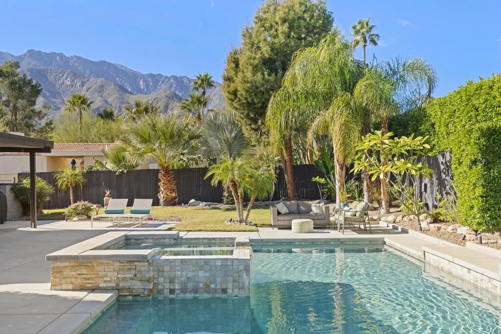 1056 E Vista Chino, Palm Springs, California 92262 home-pic-25