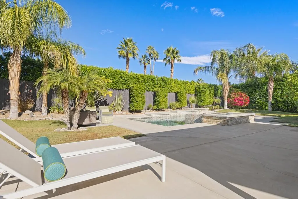 1056 E Vista Chino, Palm Springs, California 92262 home-pic-29