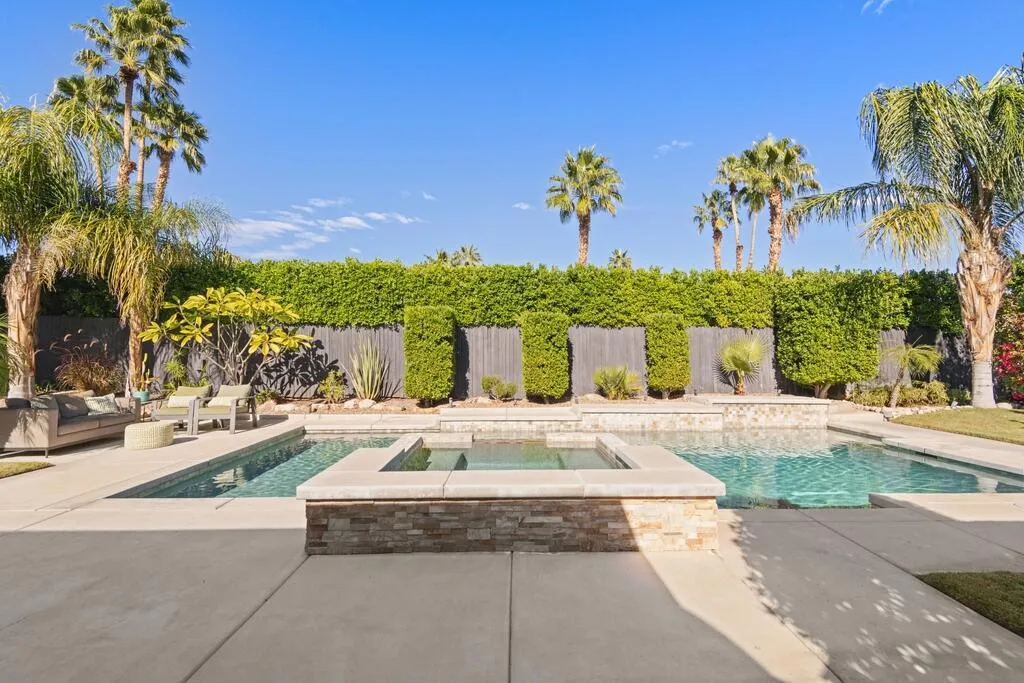 1056 E Vista Chino, Palm Springs, California 92262 home-pic-26