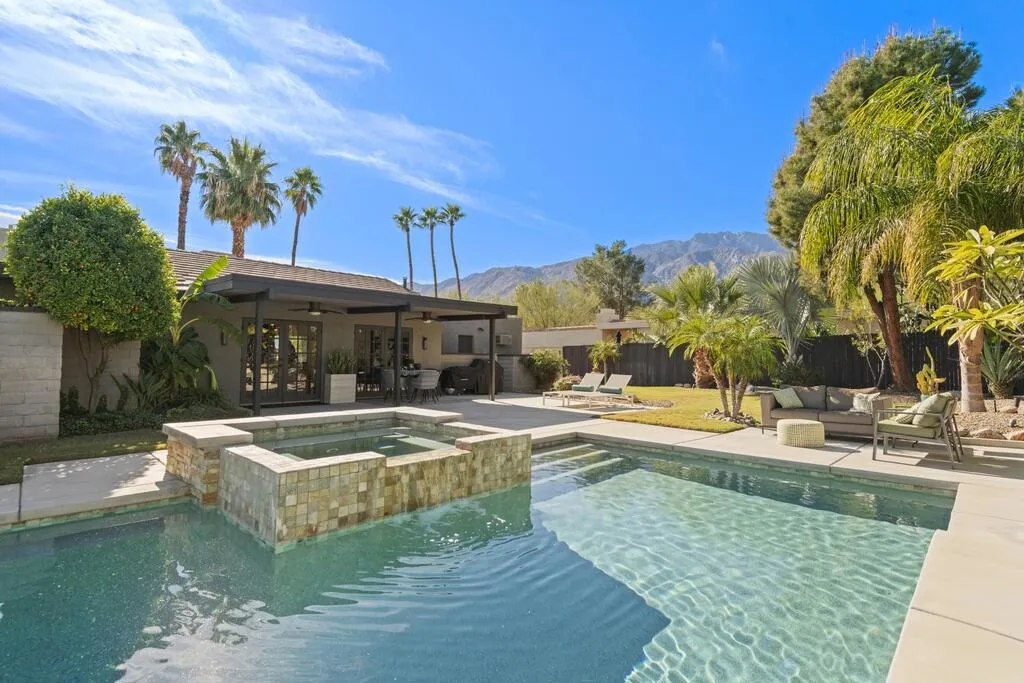 1056 E Vista Chino, Palm Springs, California 92262 home-pic-24