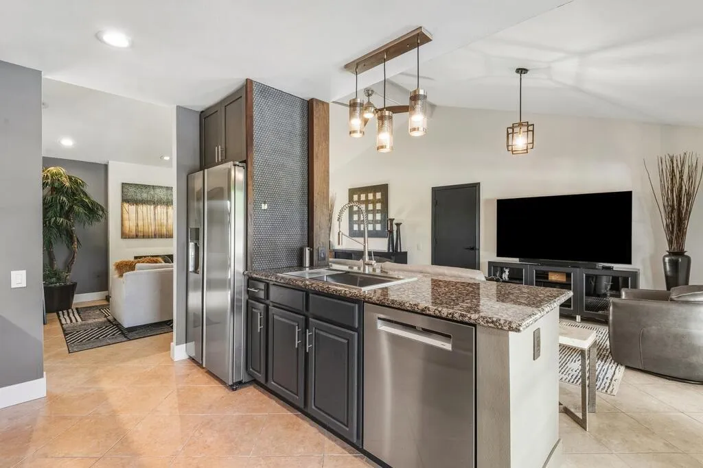 1056 E Vista Chino, Palm Springs, California 92262 home-pic-10