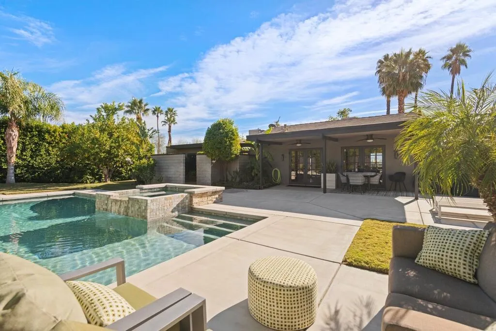 1056 E Vista Chino, Palm Springs, California 92262 home-pic-27