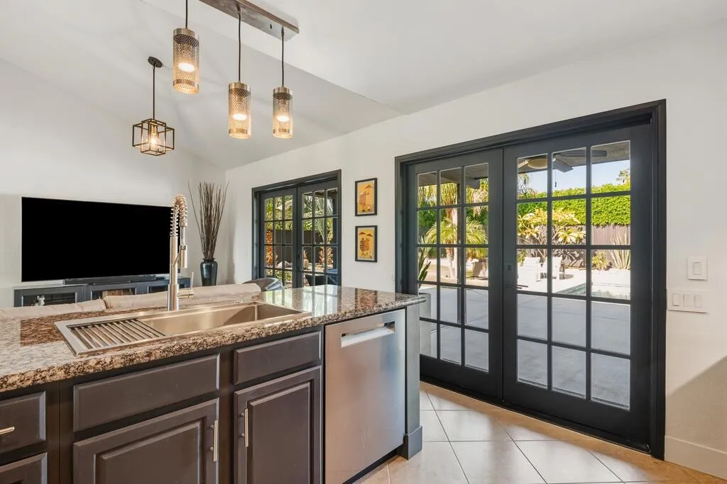 1056 E Vista Chino, Palm Springs, California 92262 home-pic-13