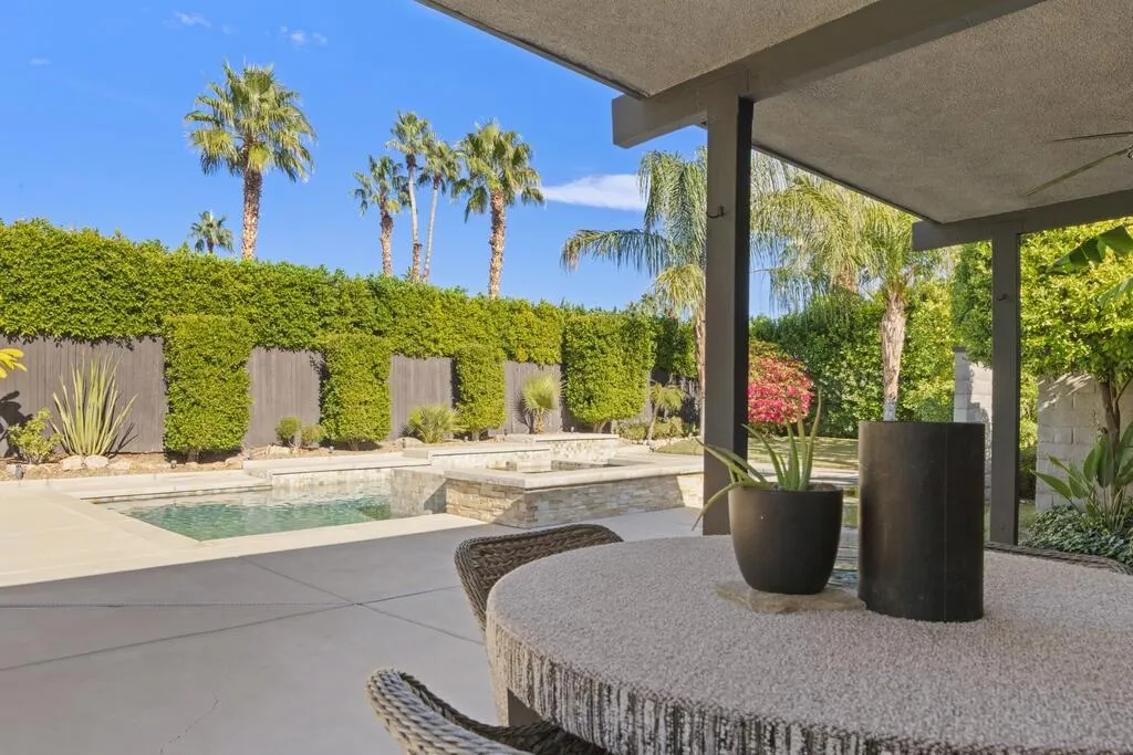 1056 E Vista Chino, Palm Springs, California 92262 home-pic-28