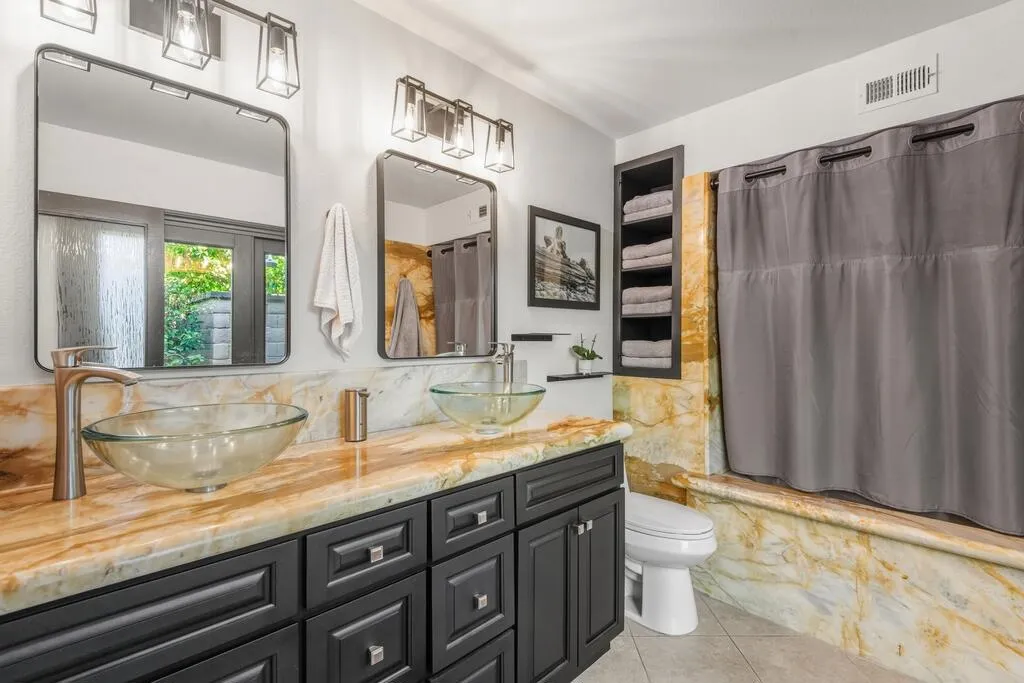 1056 E Vista Chino, Palm Springs, California 92262 home-pic-17