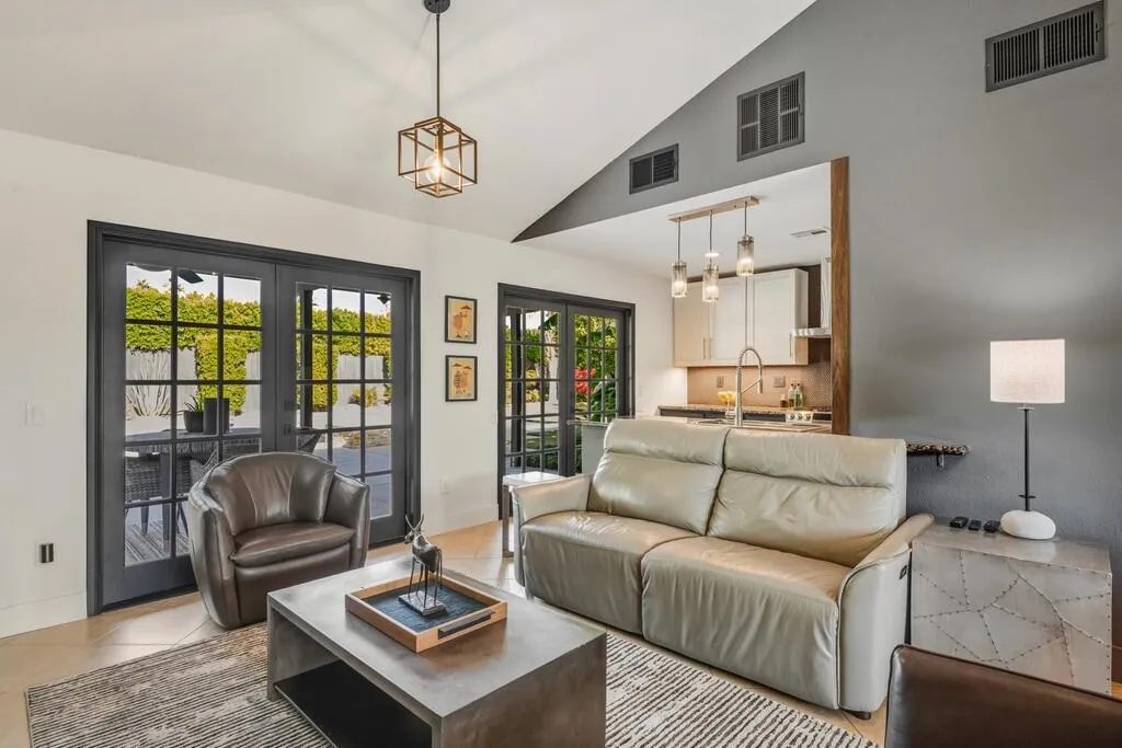 1056 E Vista Chino, Palm Springs, California 92262 home-pic-8