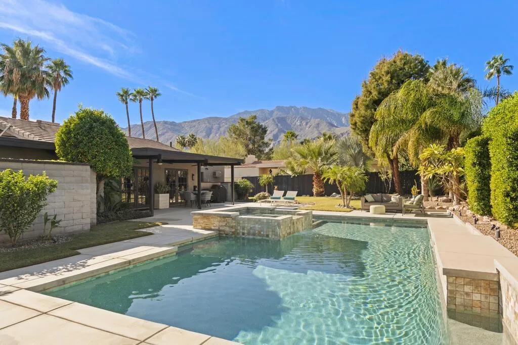 1056 E Vista Chino, Palm Springs, California 92262 home-pic-2