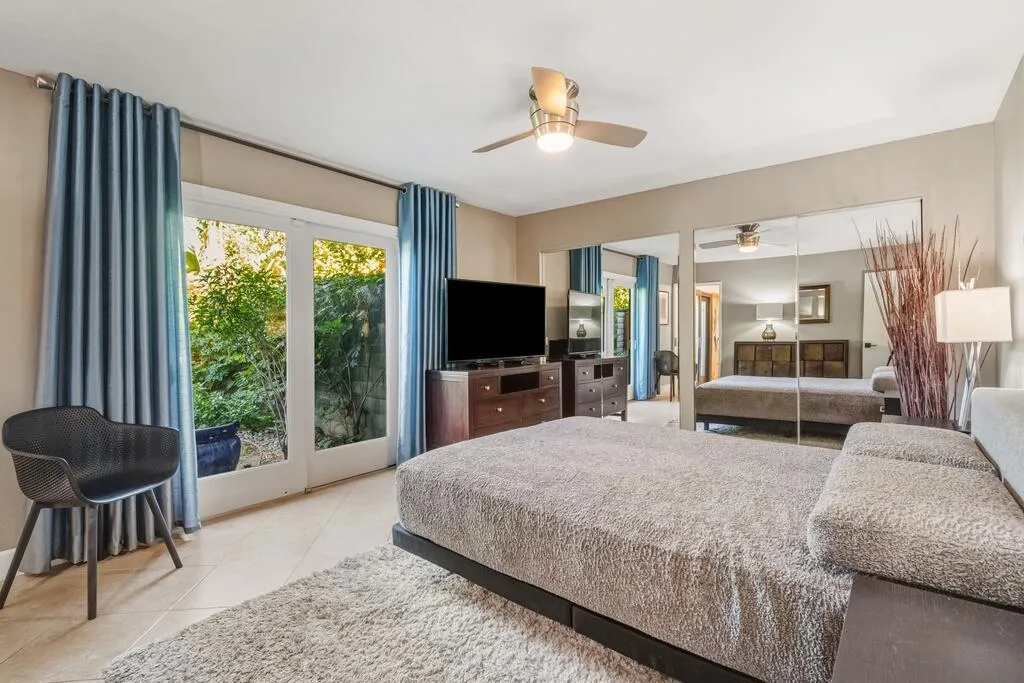 1056 E Vista Chino, Palm Springs, California 92262 home-pic-14