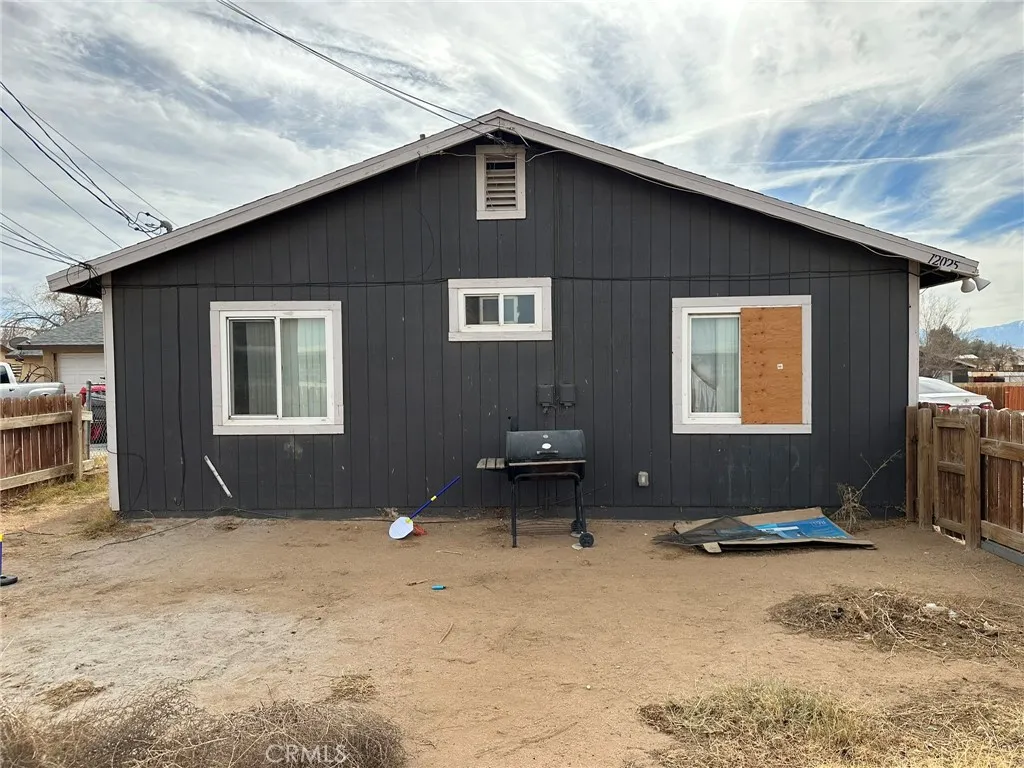 12025 Chamberlaine Way, Adelanto, California 92301 home-pic-5