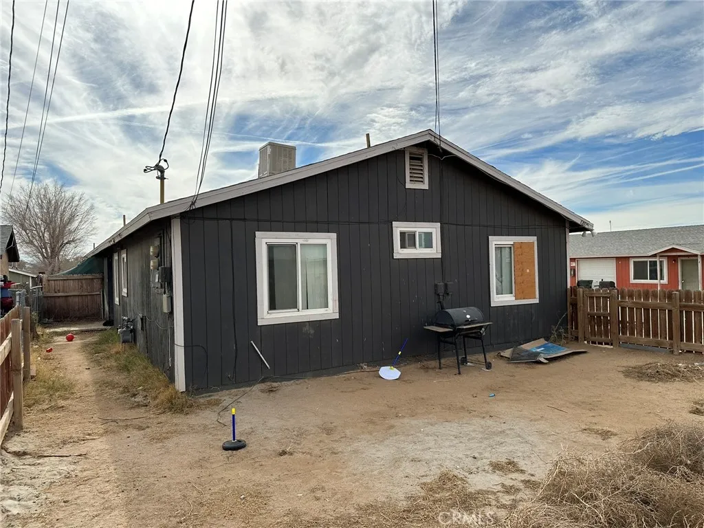 12025 Chamberlaine Way, Adelanto, California 92301 home-pic-6