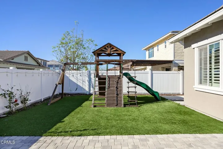 390_Rose_St-Backyard