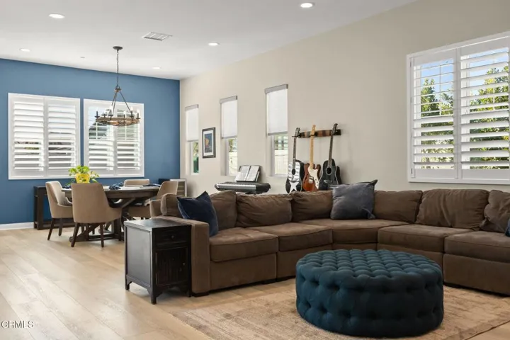 390_Rose_St-Living & Dining Room