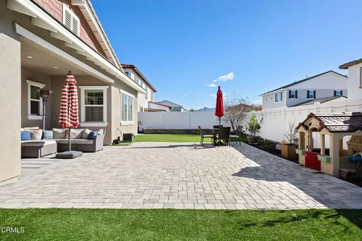 390_Rose_St-Beautifully Landscaped