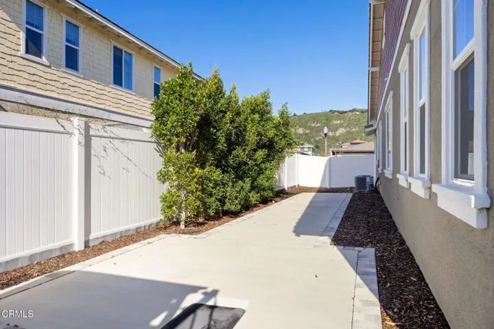 390_Rose_St-Side Yard