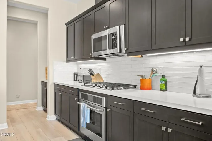 390_Rose_St-So Much Storage