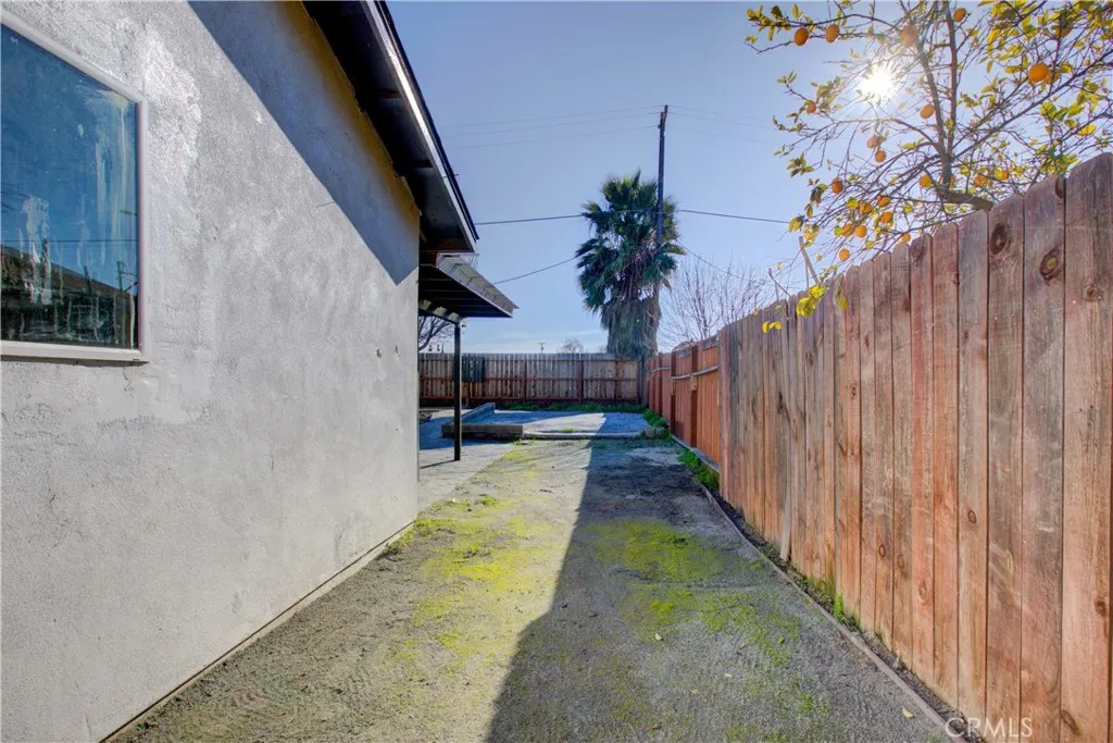 8822 Globe Avenue, Dos Palos, California 93620 home-pic-25