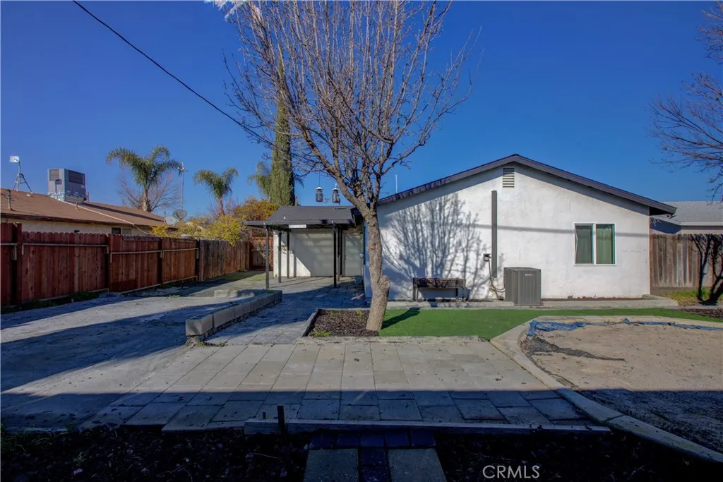 8822 Globe Avenue, Dos Palos, California 93620 home-pic-22