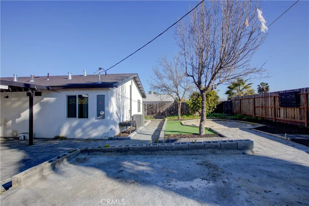 8822 Globe Avenue, Dos Palos, California 93620 home-pic-23