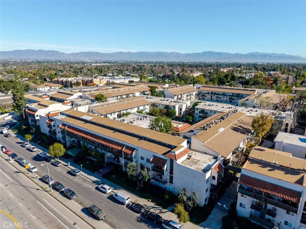 5460 White Oak Avenue C325, Encino, California 91316 home-pic-1
