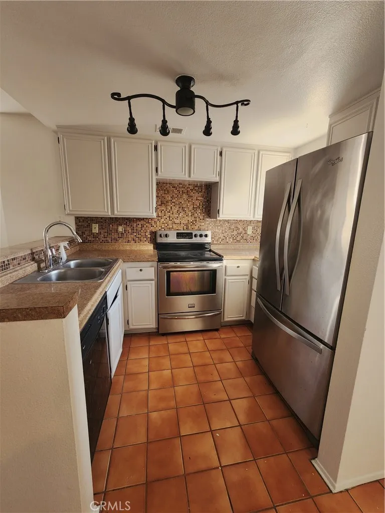 2551 Kings View, Spring Valley, California 91977 home-pic-2