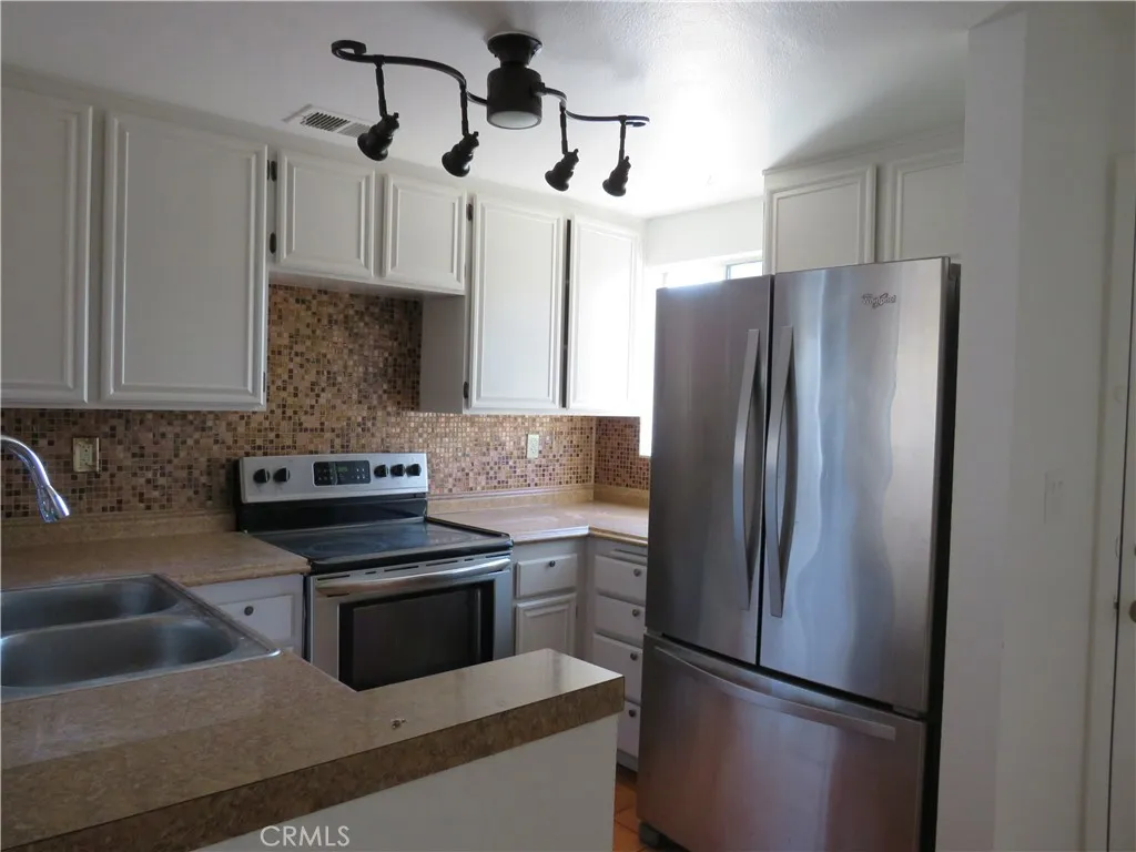 2551 Kings View, Spring Valley, California 91977 home-pic-3