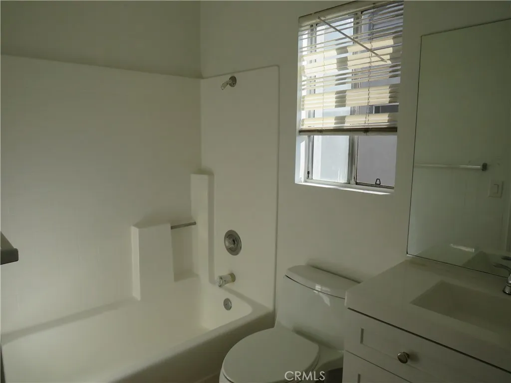2551 Kings View, Spring Valley, California 91977 home-pic-14