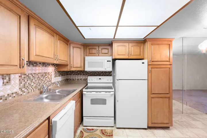 9645 Slyglass Ave #76