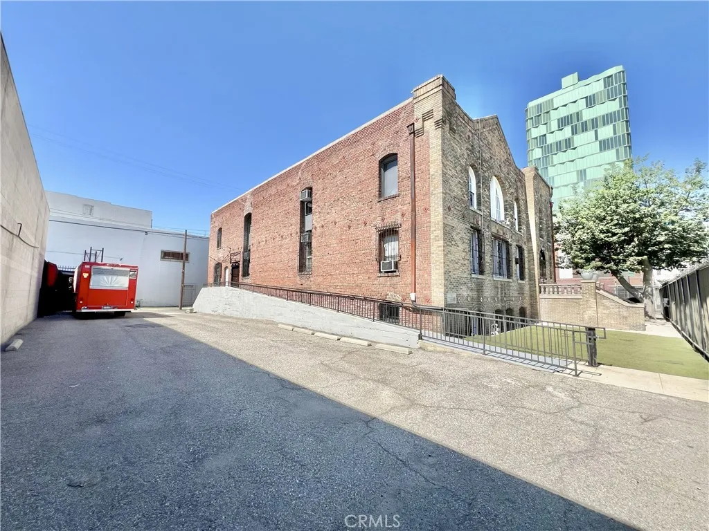 606 E 6th Street, Los Angeles, California 90021 home-pic-12