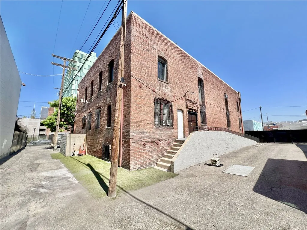 606 E 6th Street, Los Angeles, California 90021 home-pic-13