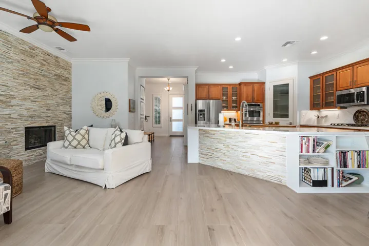 13_11978610_185723_185723-EI-113