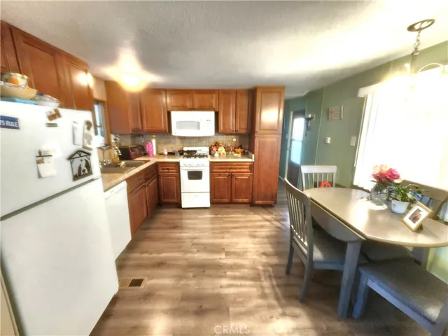 Upgraded Kitchen & Dining Area