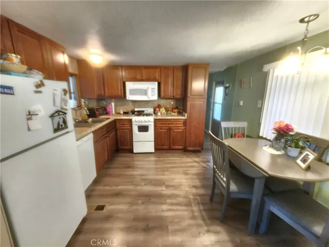 Upgraded Kitchen & Dining Area