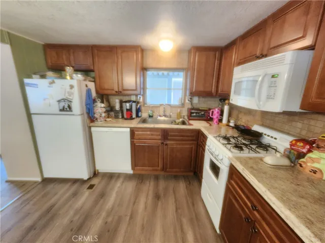 Upgraded Kitchen & Dining Area