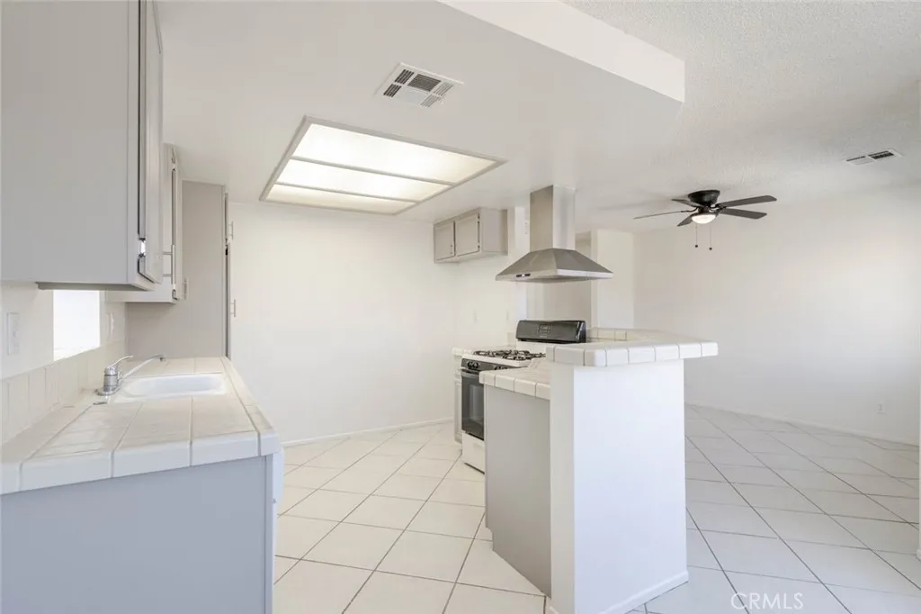 38143 42nd Street E, Palmdale, California 93552 home-pic-12