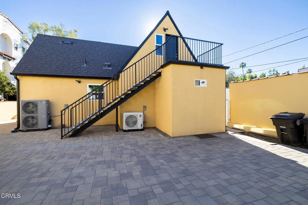 1161 Ruberta Avenue, Glendale, California 91201 home-pic-15