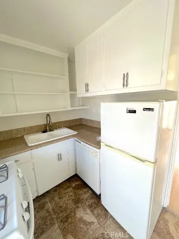 666 Glenneyre Street, Laguna Beach, California 92651