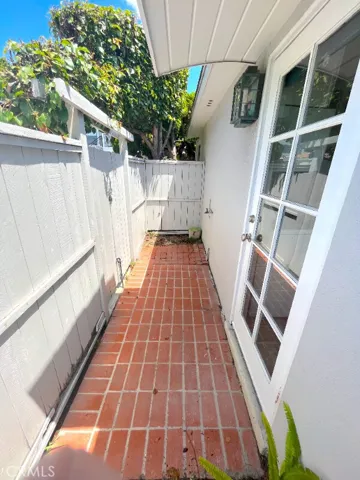 666 Glenneyre Street, Laguna Beach, California 92651
