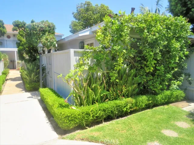 666 Glenneyre Street, Laguna Beach, California 92651