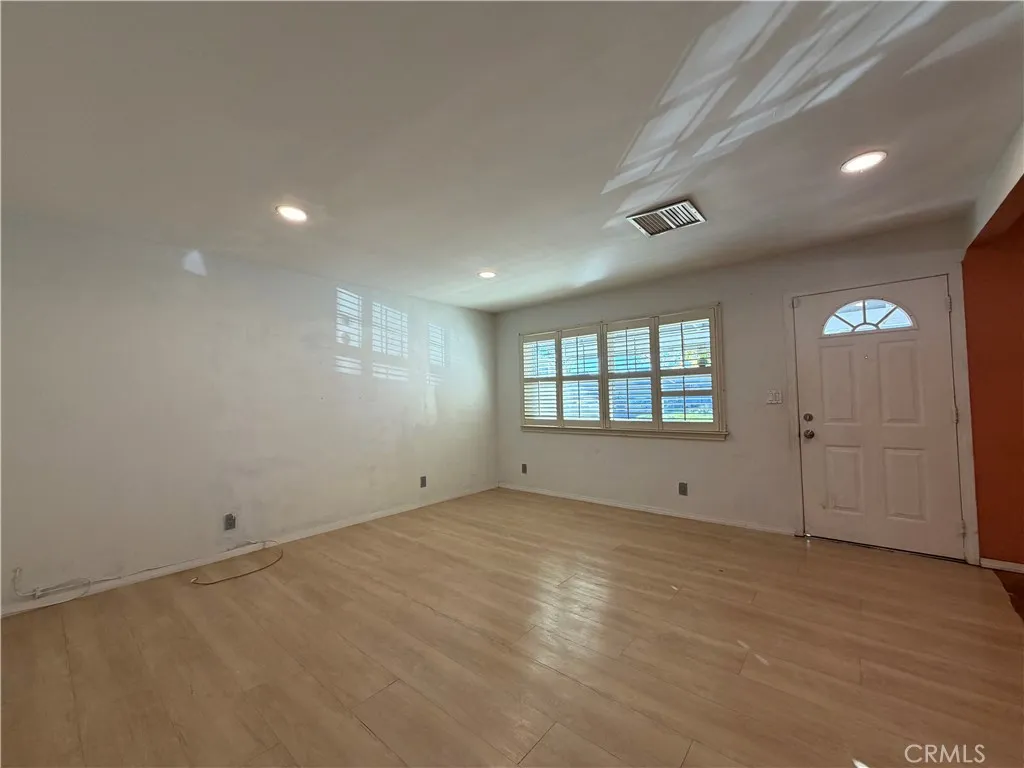 38648 21st E, Palmdale, California 93550 home-pic-2