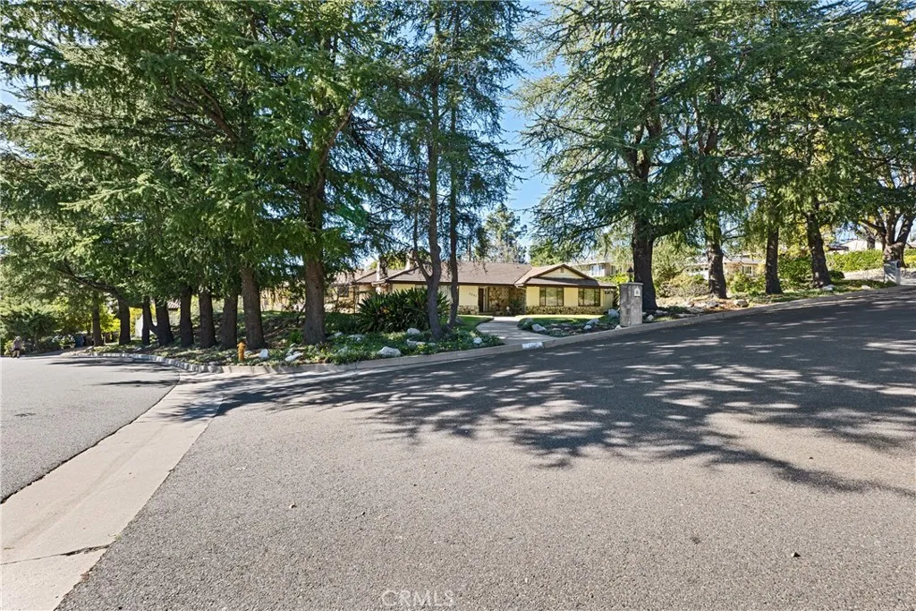 2204 San Gorgonio Road, La Canada Flintridge, California 91011 home-pic-43