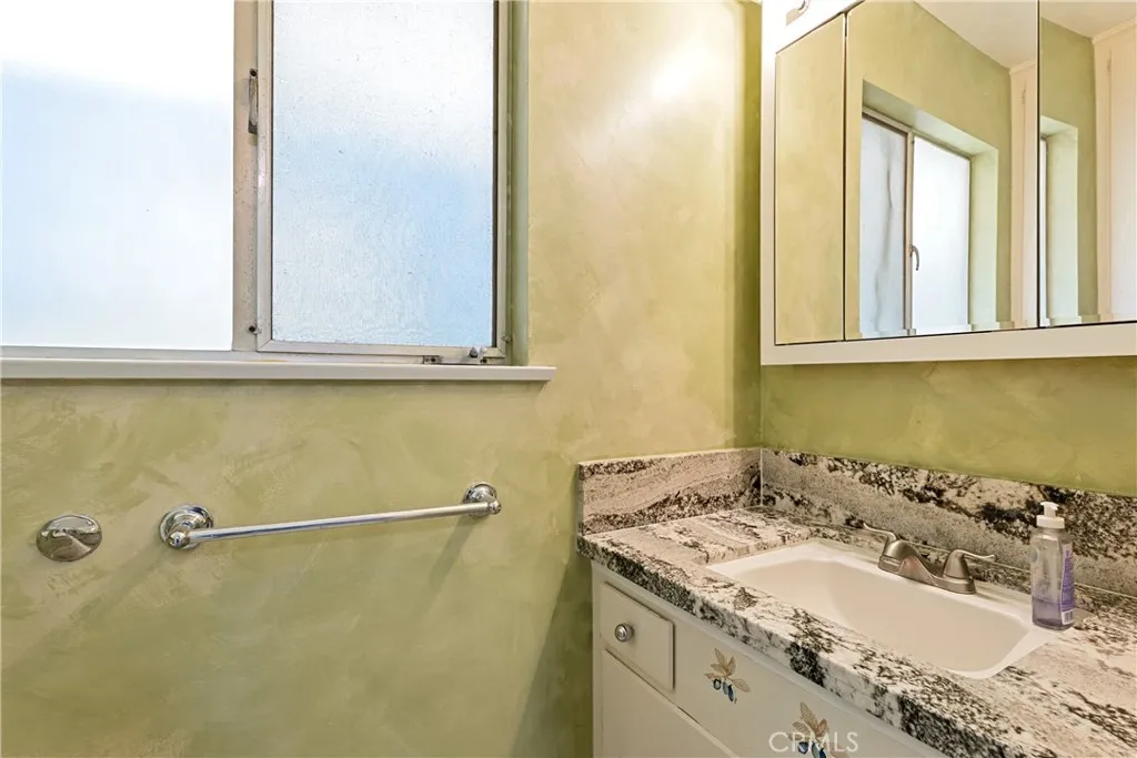 2204 San Gorgonio Road, La Canada Flintridge, California 91011 home-pic-30