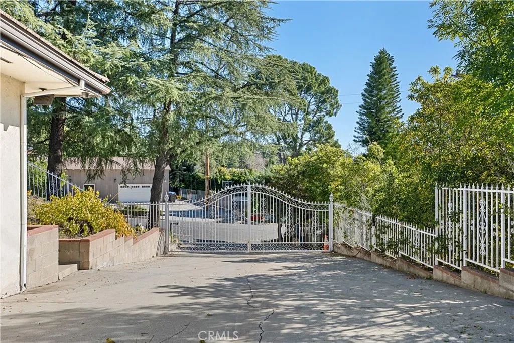 2204 San Gorgonio Road, La Canada Flintridge, California 91011 home-pic-40