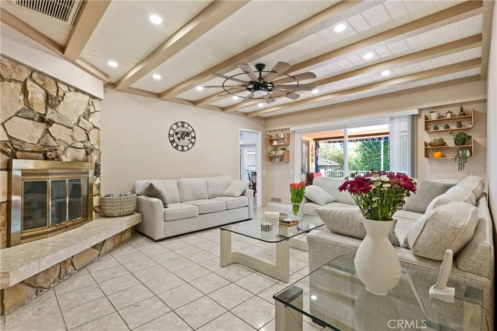 2204 San Gorgonio Road, La Canada Flintridge, California 91011 home-pic-2